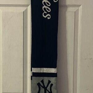 Forever Collectibles New York Yankees Fan Scarf - Navy and White